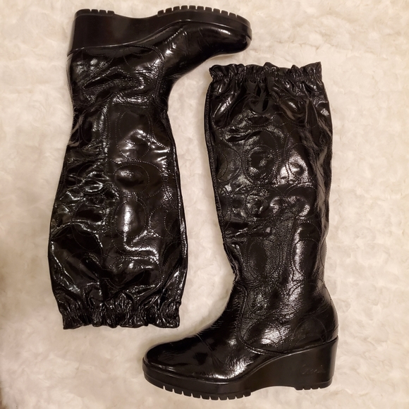 COACH Signature Ladies Boots - Picture 6 of 13